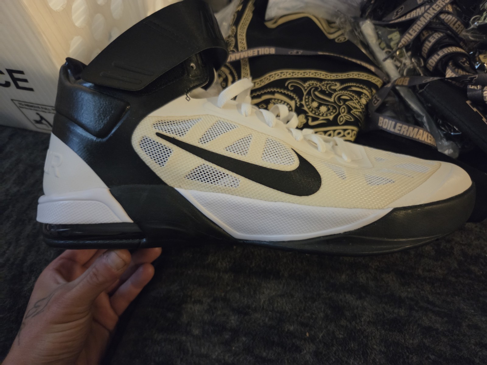 Nike Air Max Fly Mid Top Sneakers White/Black Lace-Up Hook & Loop 429545-100