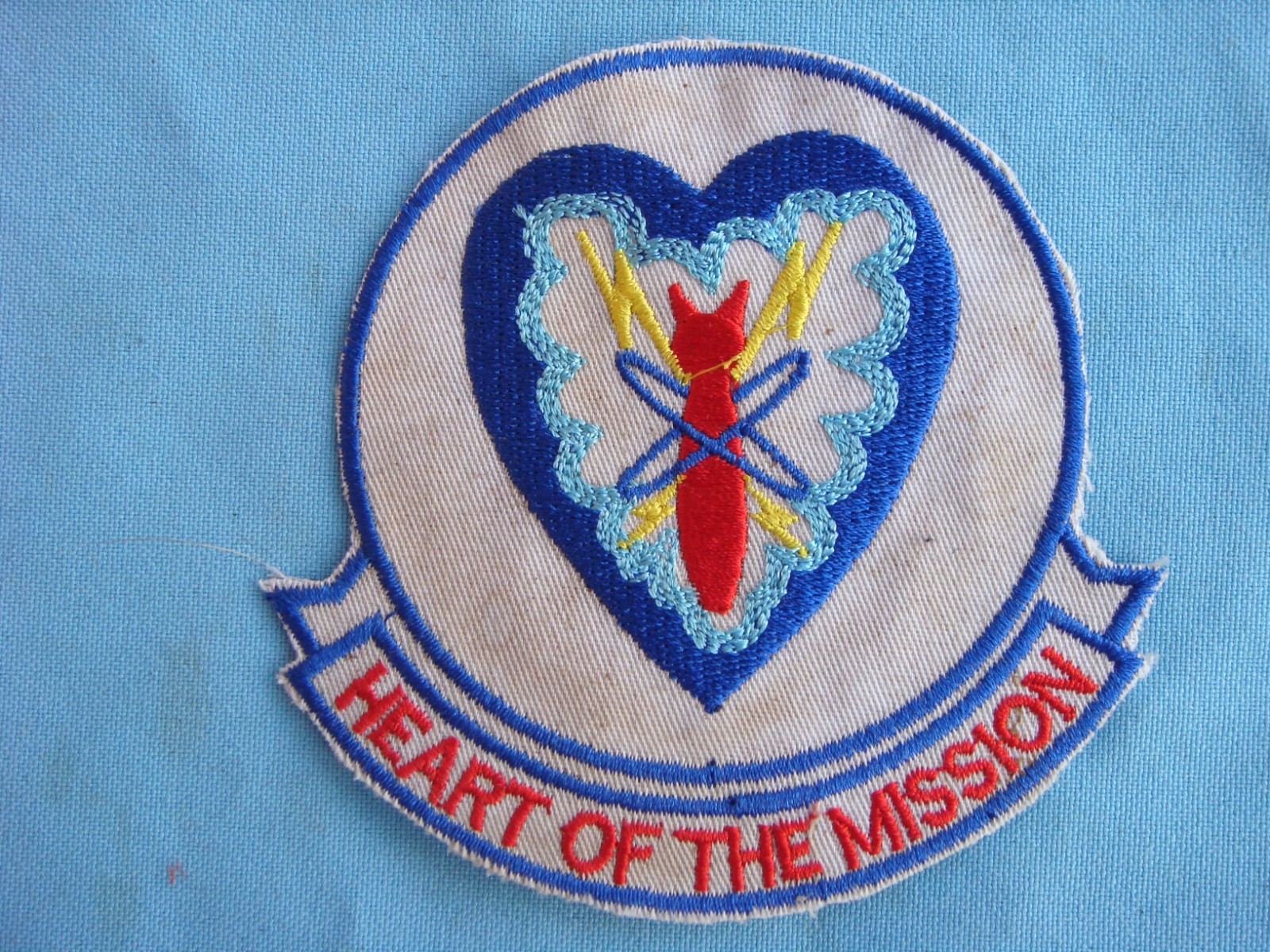 PATCH USAF 100th ARMAMENT& ELECTRONICS MAINTENANCE SQ HEART OF THE MISSION