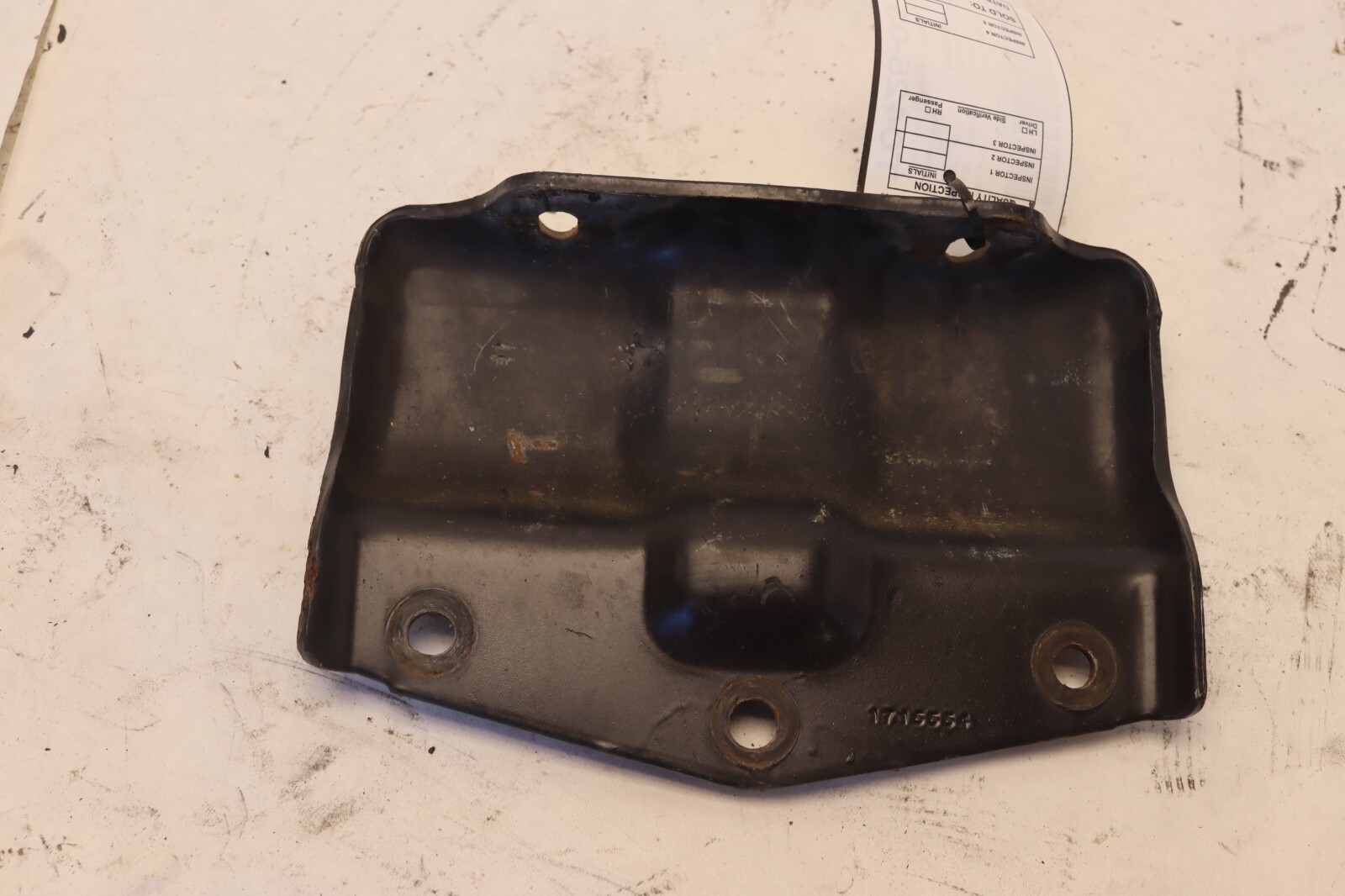 2008-2017 FREIGHTLINER CASCADIA 125 FRONT CENTER HOOD HINGE BRACKET 1715554 OEM