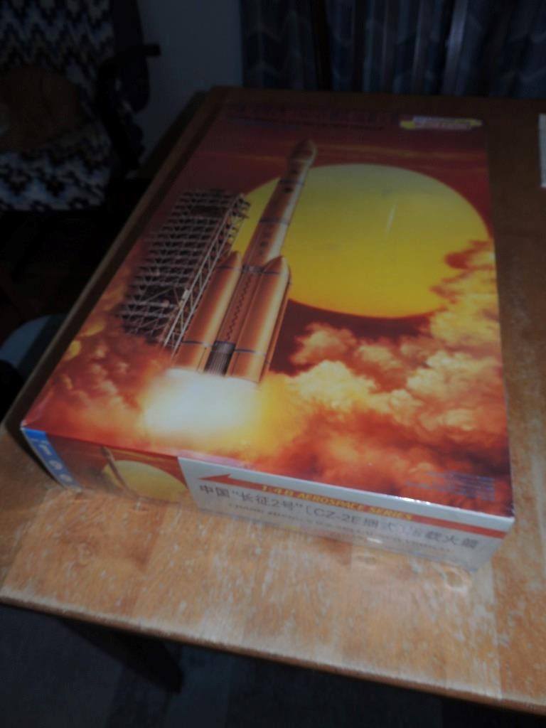 Dragon Chang Zheng 2 (CZ-2E) Launch Vehicle Model Kit 1/48 NEW SEALED 1997