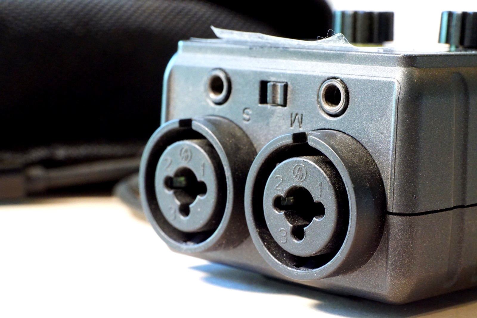 Saramonic 2-Channel Audio Interface w/XLR, 1/4" & 1/8" for Apple iPhone