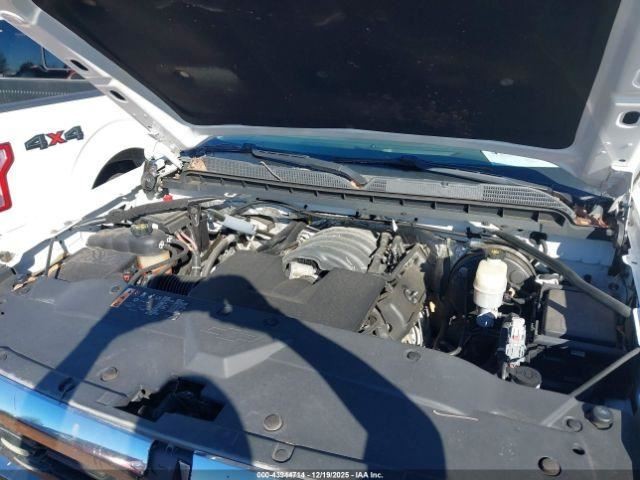 SILVRDO15 2017 Glove Box 4940497