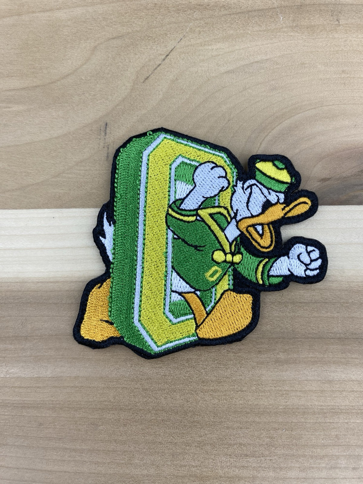 3”x3” NCAA Oregon DUCKS Daffy Duck Iron-On Patch. MINT.  FREE SHIPPING