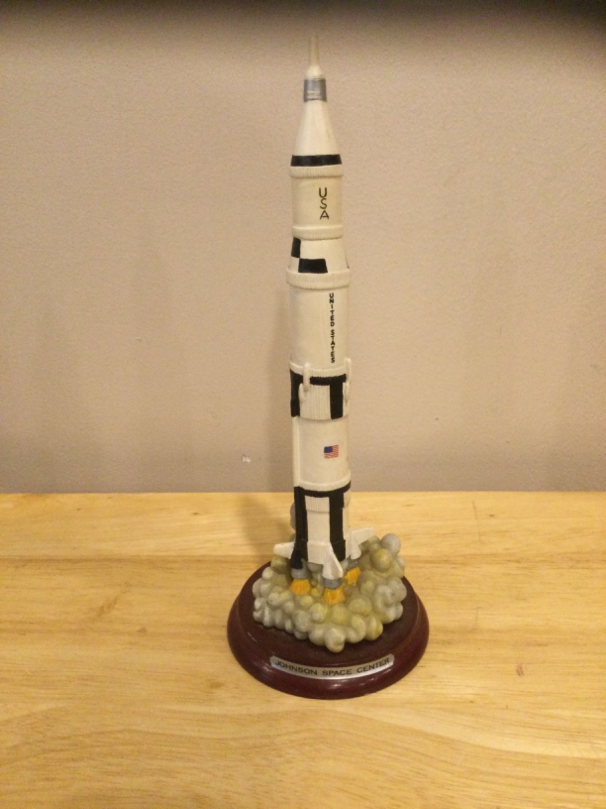 Vintage Saturn V Rocket 9” Desktop Model Johnson Space Center NASA Souvenir
