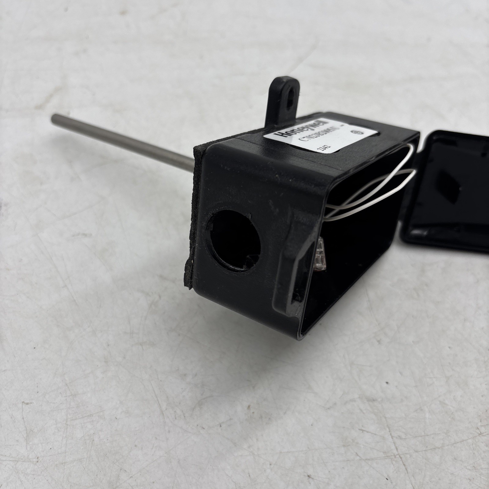 Honeywell C7023B2005/U HVAC Duct Temperature Sensor