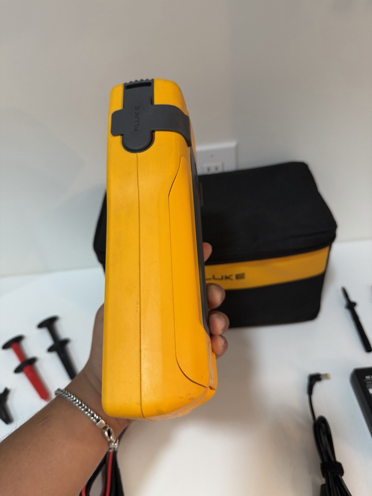 FLUKE 753 DOCUMENTING PROCESS CALIBRATOR W/ ACCESSORIES -FREE SHIPPING (TESTED)