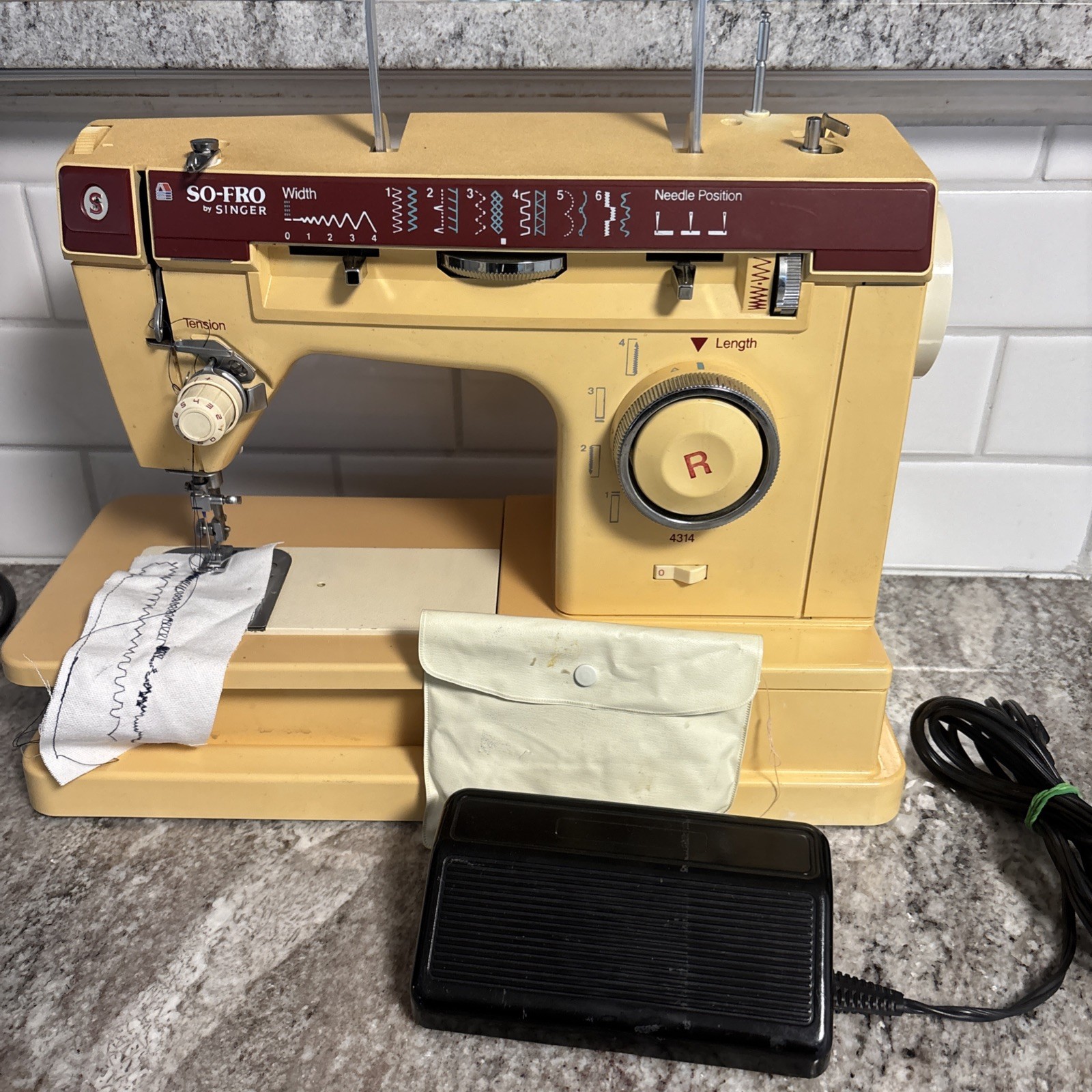 Vintage Singer So-Fro 4314 Sewing Machine W/Pedal & Accessories Retro! Works!!