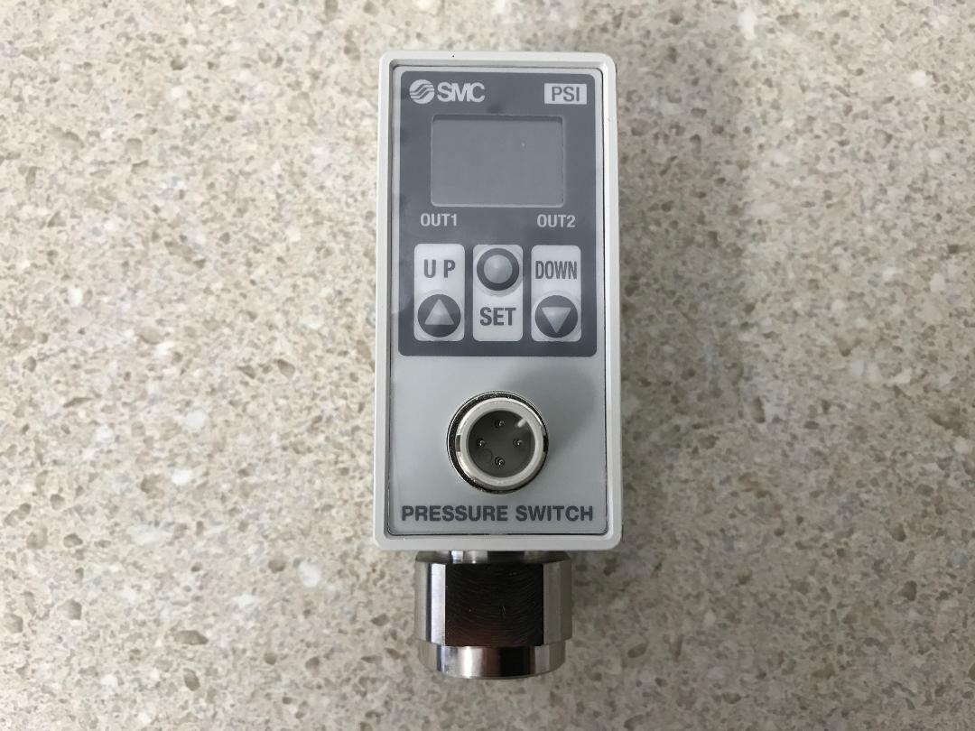 SMC ISE70-02-67-P Pressure Switch NEW
