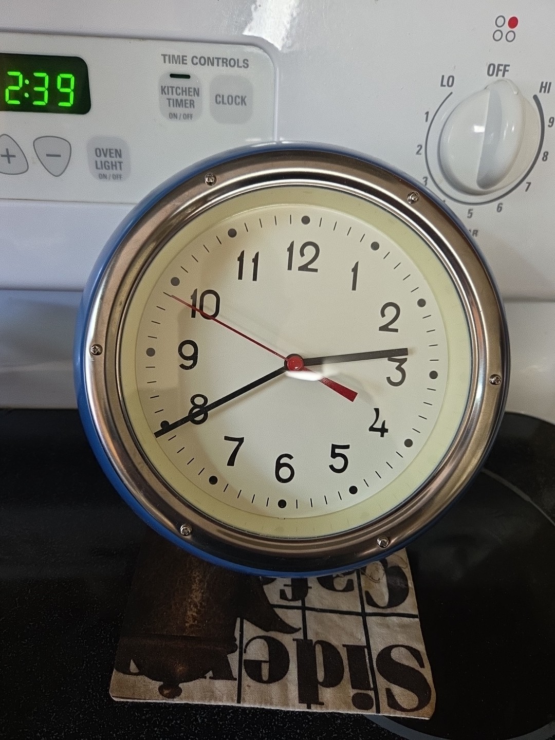 Retro Style Metal/Glass Face Kitchen/Diner Clock – Vintage-Inspired .