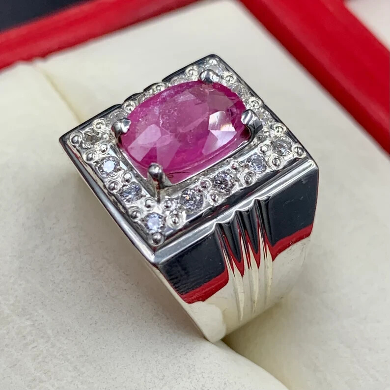 Handmade item Materials: Silver Gemstone: Sapphire Gem colour: Blue Band colour: