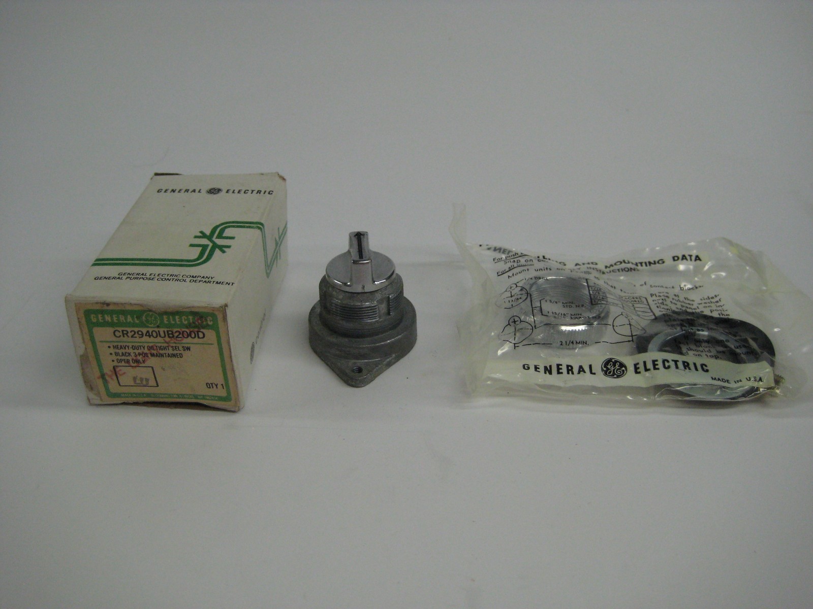 GENERAL ELECTRIC CR2940UB200D SELECTOR SWITCH NSMP