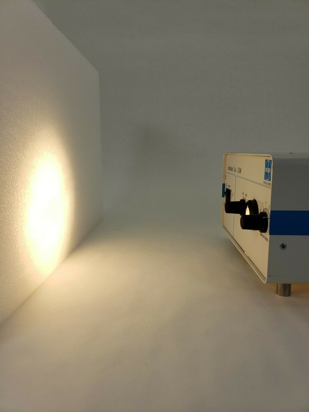 Volpi Intralux DC-1100 Fiber Optic Illuminator Light Source MPN 230V-240V