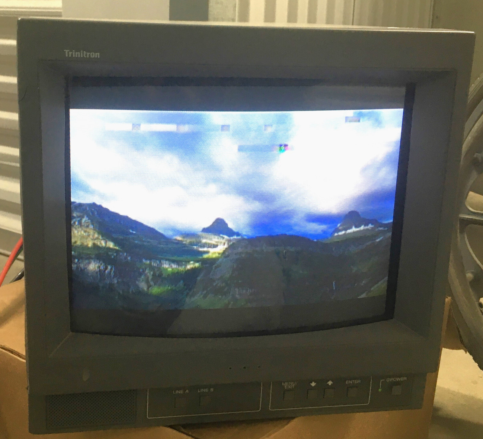 SONY TRINITRON Color Monitor 14n5U inch CRT BNC S-VIdeo made in UK