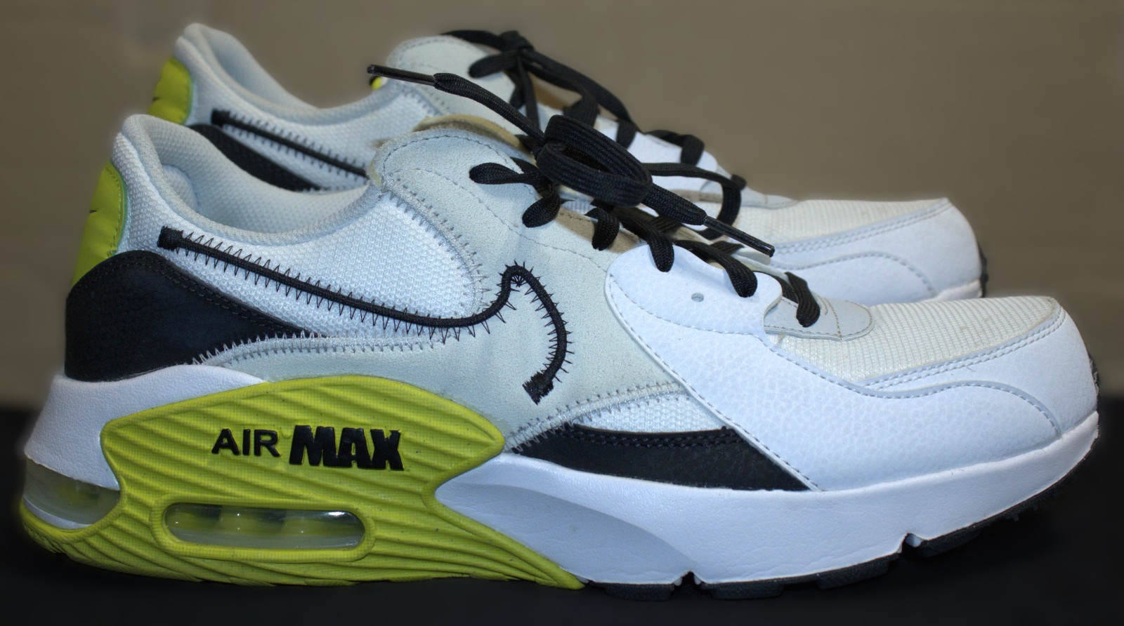 Nike Air Max Excee Men Size 11 White Black Volt Lime Shoes DZ0795‑101 Sneakers
