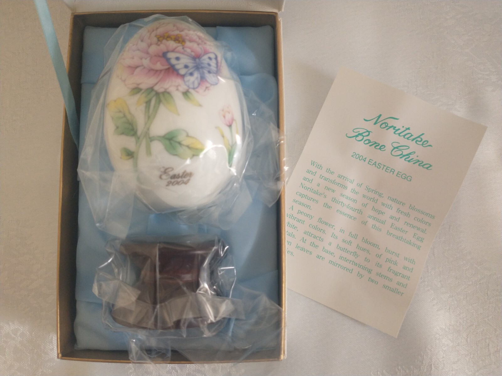 Noritake Easter Egg 2004 Limited Edition 34TH Stand Bone China M198 "NEW IN BOX"