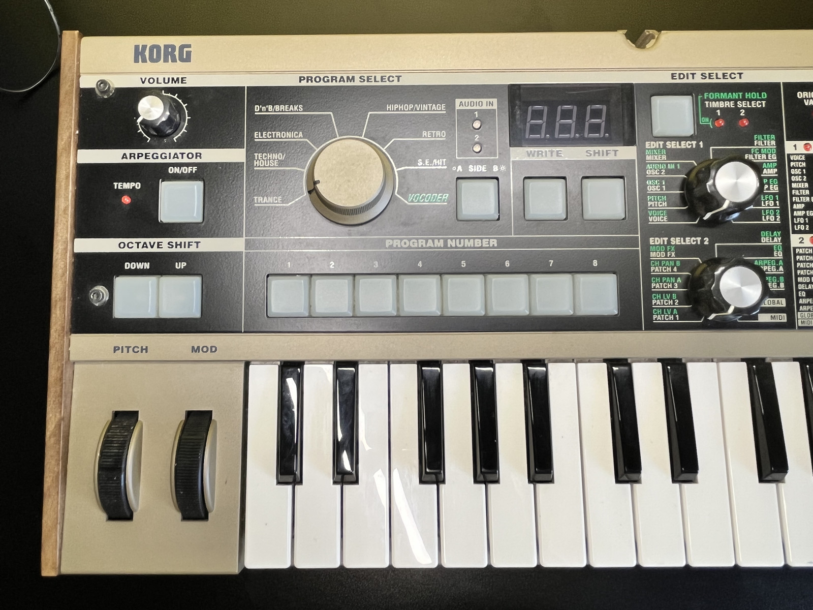 KORG MicroKORG Synthesizer Vocoder w/ AC-adapter | Beautiful Condition