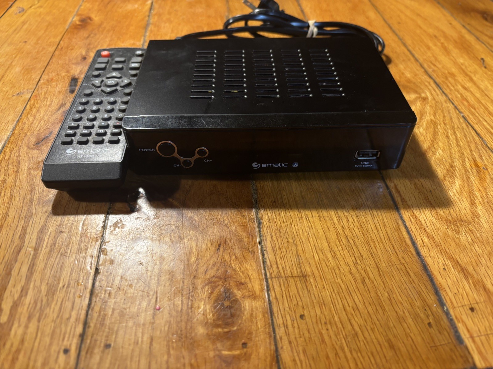 Ematic AT103B Digital TV Converter Box. includes remote
