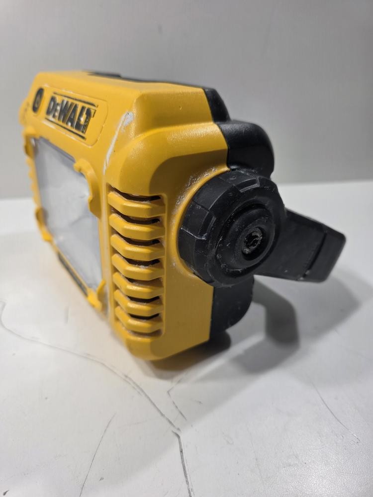 DEWALT DCL077 (P13021937)