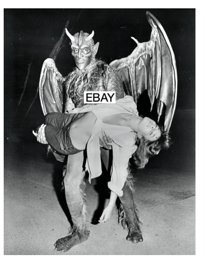 GARGOYLES 1972 TV HORROR MOVIE PHOTO #3 BERNIE CASEY JENNIFER SALT
