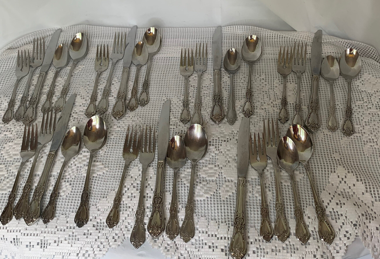 Oneida Kennett Square Deluxe 35 Piece Stainless Set 7/5 Pc Forks, Knives, Spoons