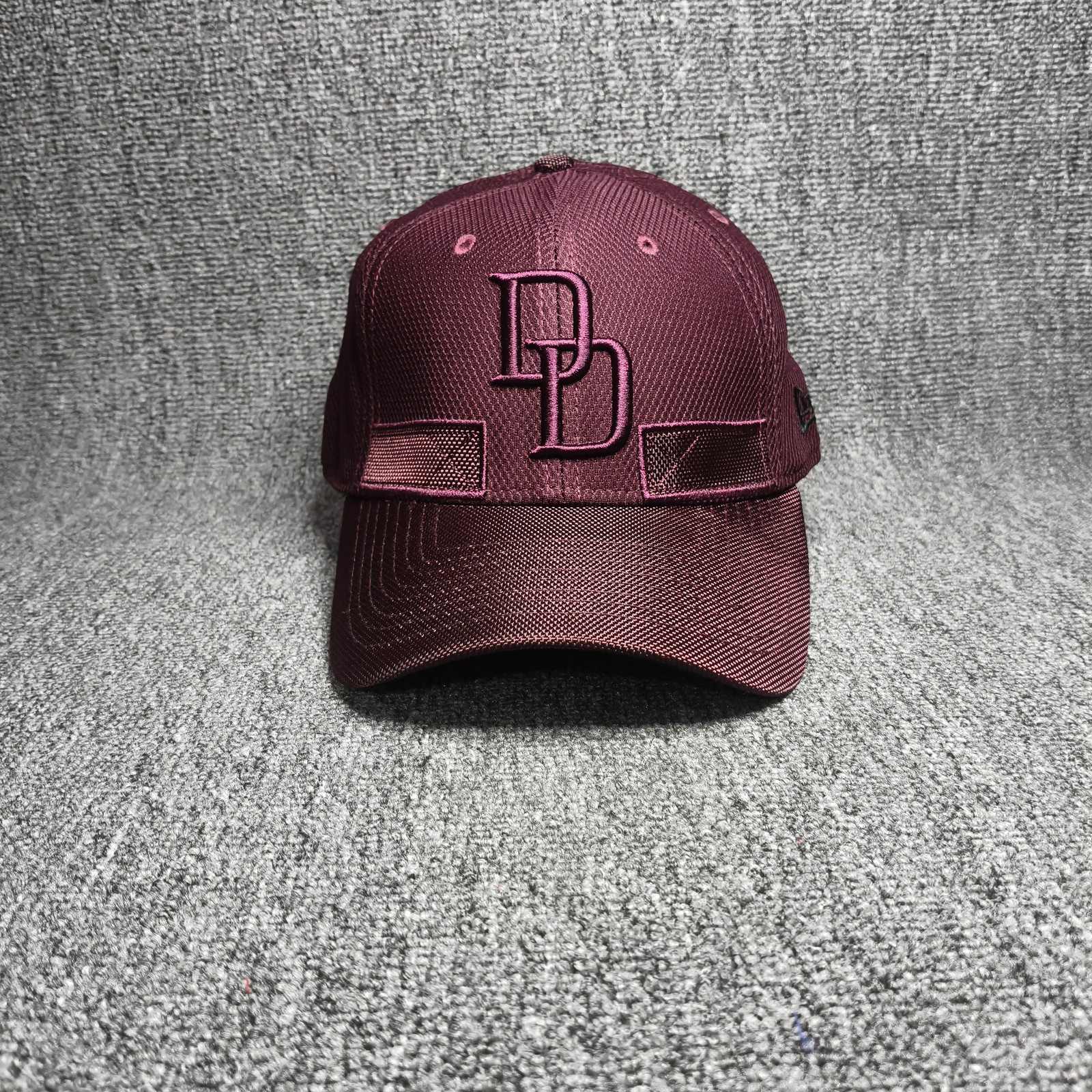 New Era 39THIRTY Daredevil DD Marvel Stretch Fit Baseball Cap Hat Burgundy
