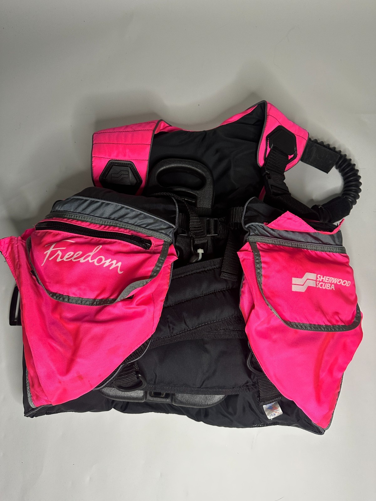 Sherwood Scuba Freedom Medium Pink BCD Buoyancy Compensator Device