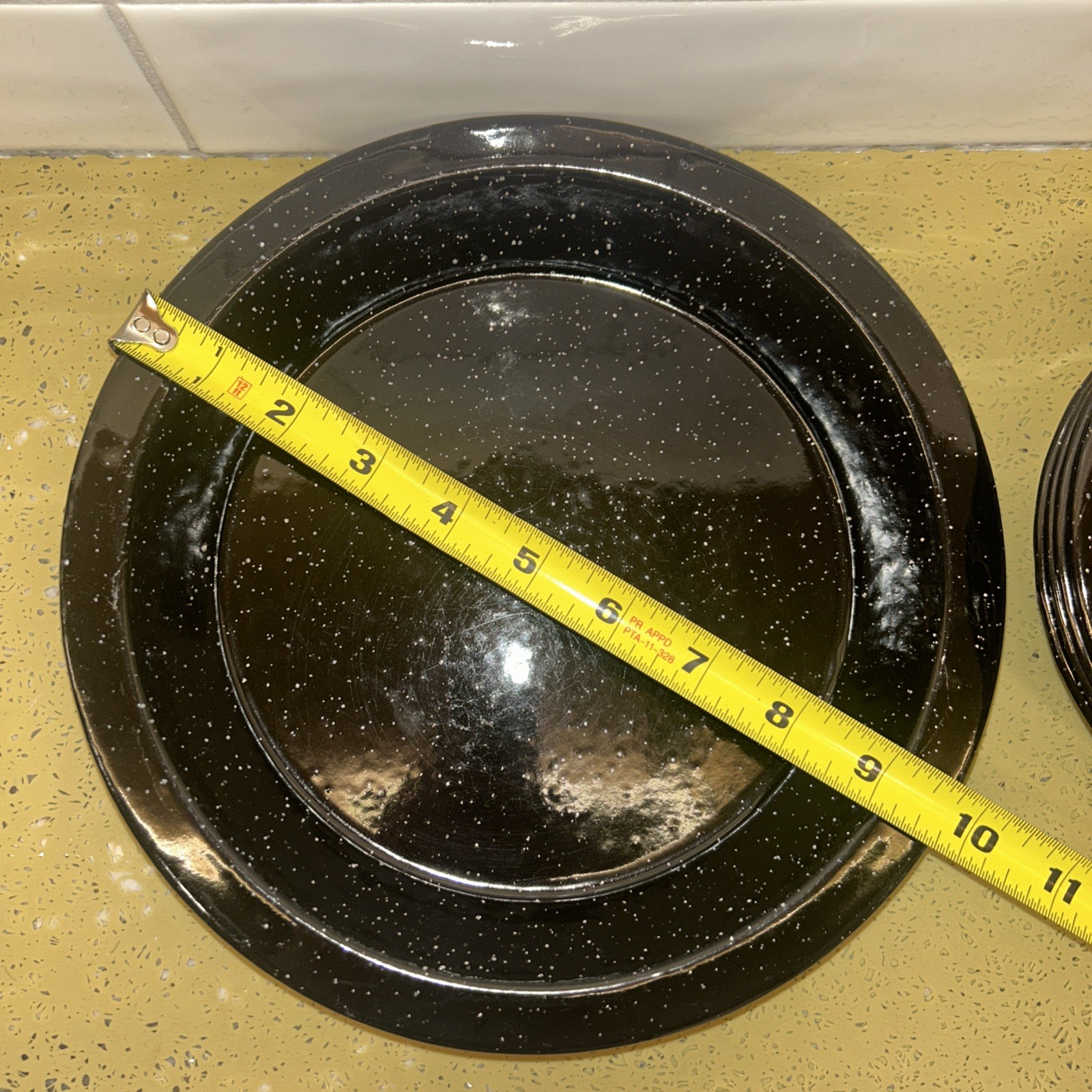 Enamelware Metal Stacking Camping Beach 4 Plates & 4 Bowls Black White Speckled