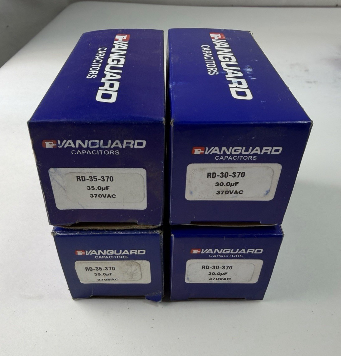 Qty (1) Vanguard RD-35-370 Electric Motor Run Capacitor, 35 uF, 370 VAC, 50-60Hz