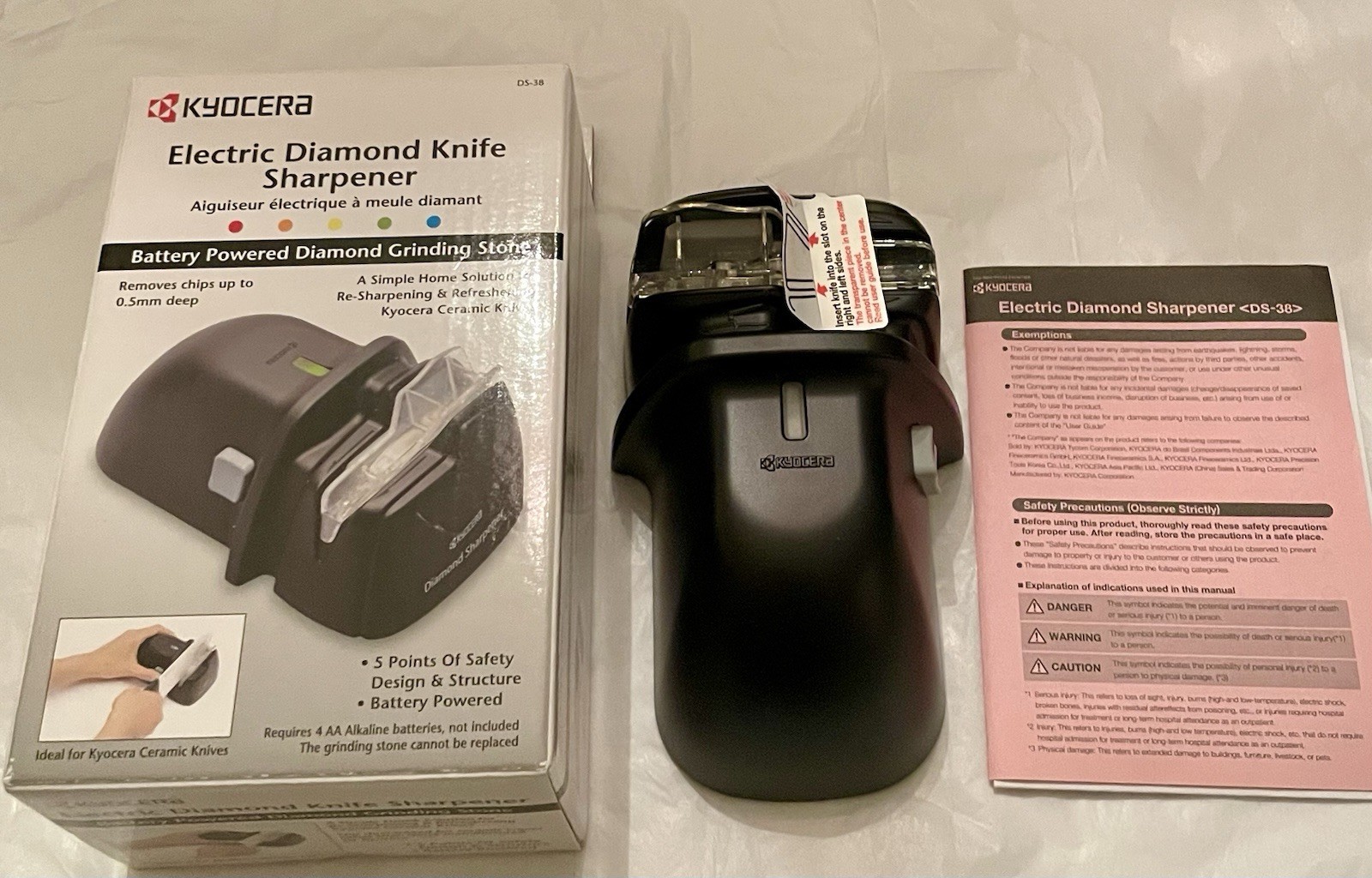 Kyocera DS-38 Diamond Roll Electric Knife Sharpener Battery Powered Open Box