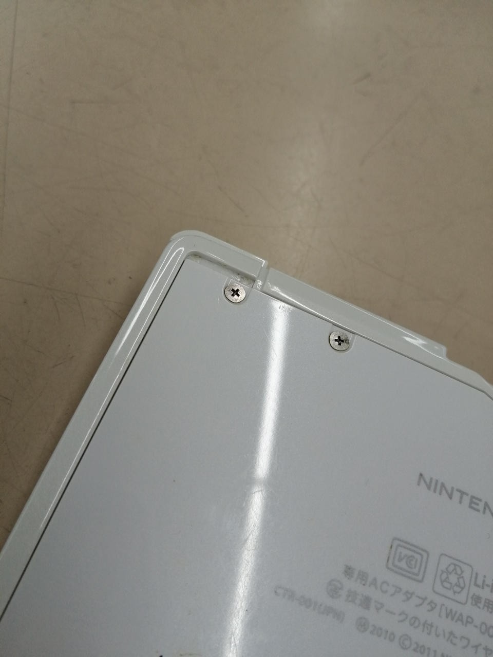 Nintendo 3DS CTR-001 w/ AC Adapter Stylus Pearl White Handheld A2315