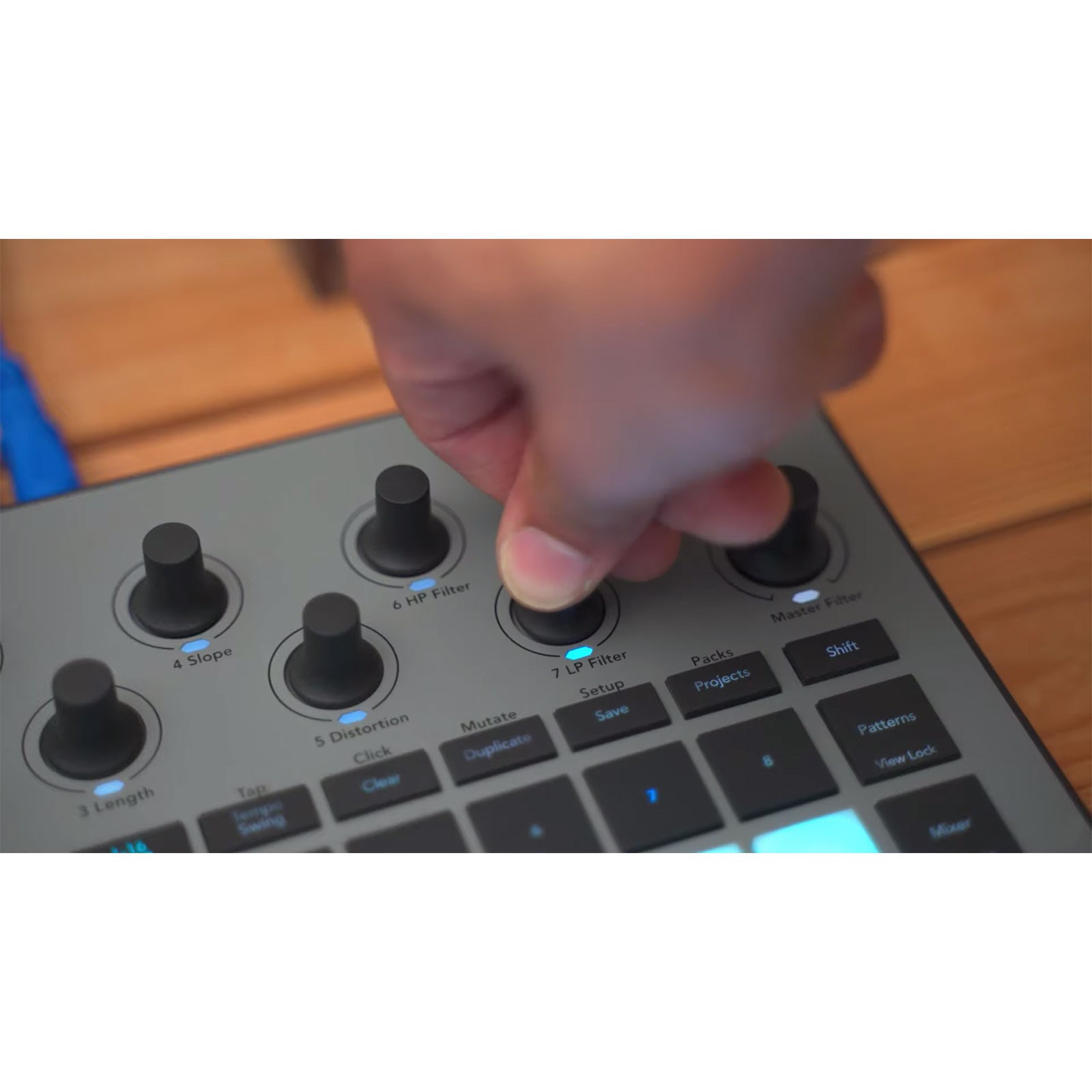 Novation Circuit Rhythm Audio Recording Beat Sample-Based Groovebox w Case