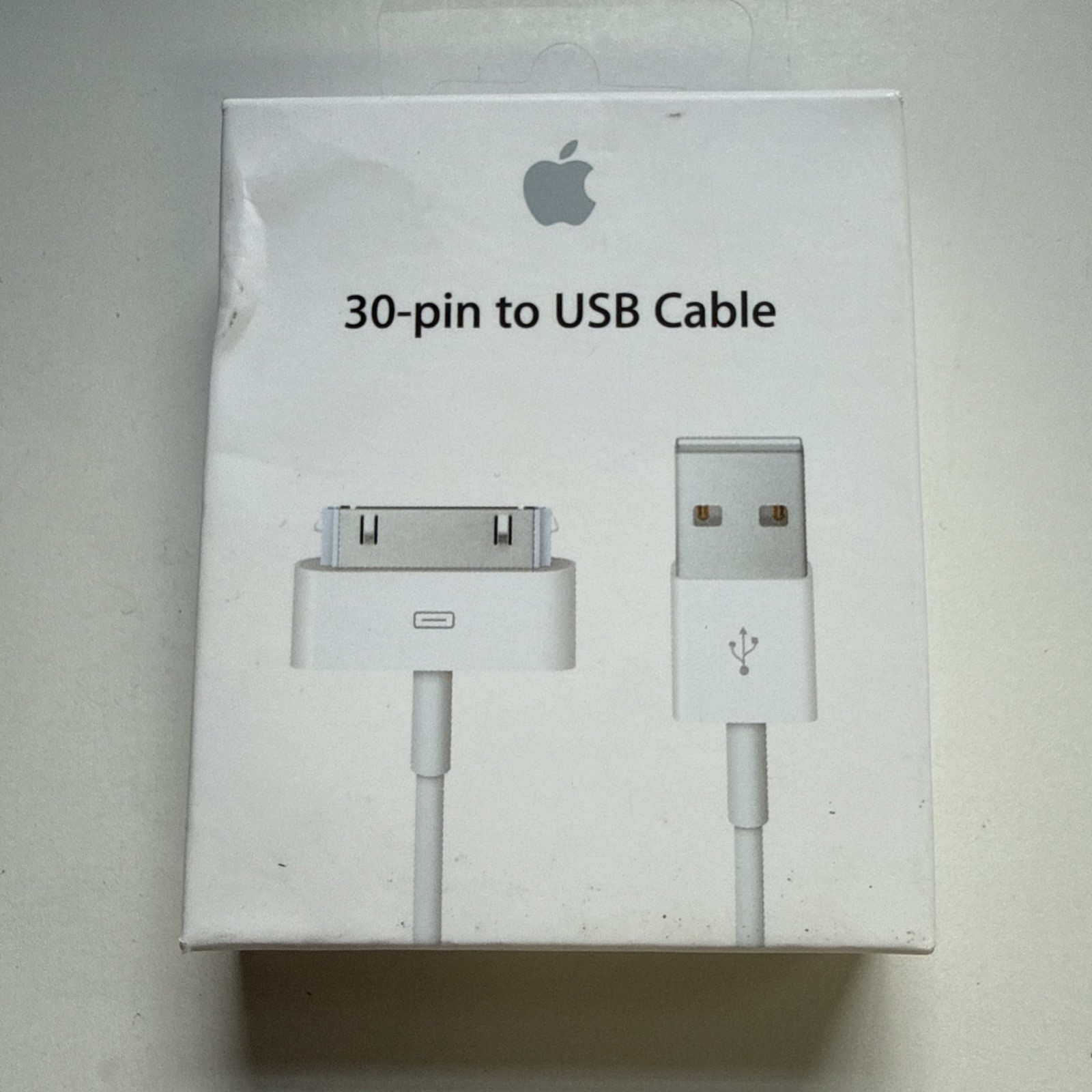 New  Genuine Apple MA591G/C 30-pin to USB Cable for iPod and iPad.