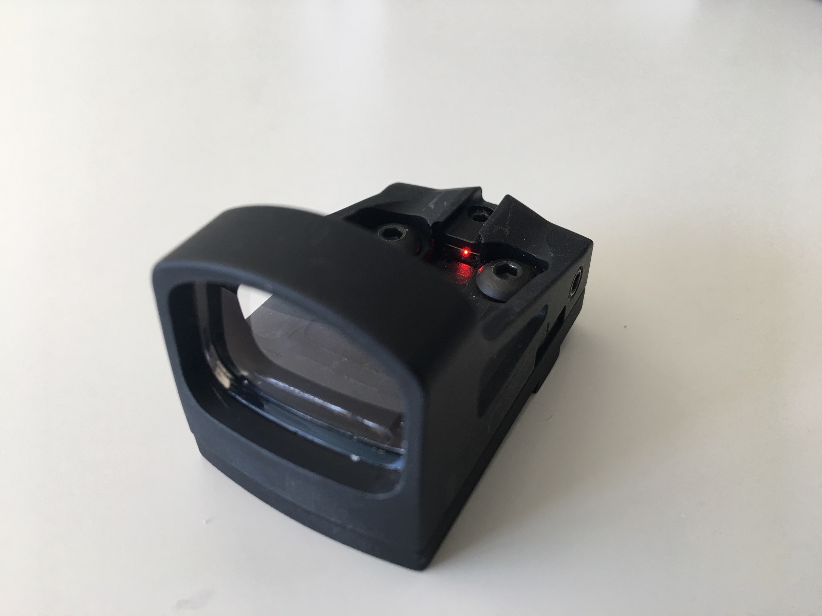 SHIELD MINI SIGHT SMS 8MOA RED DOT & DOVETAIL MOUNT for use SMITH & WESSON M&P