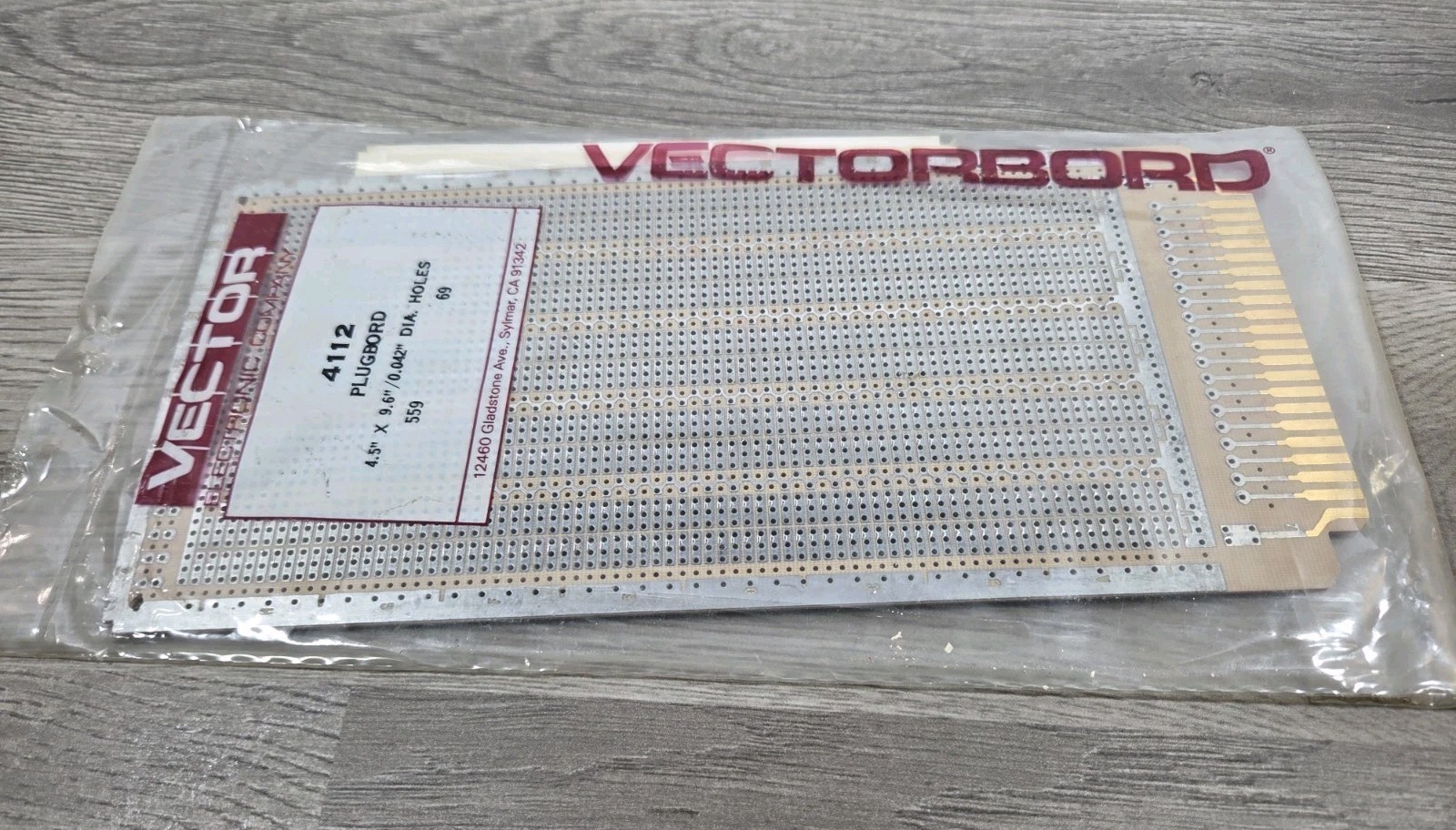 4112 Vector Electronics plugboard 3hole solder pads zig zag buses & ground plane