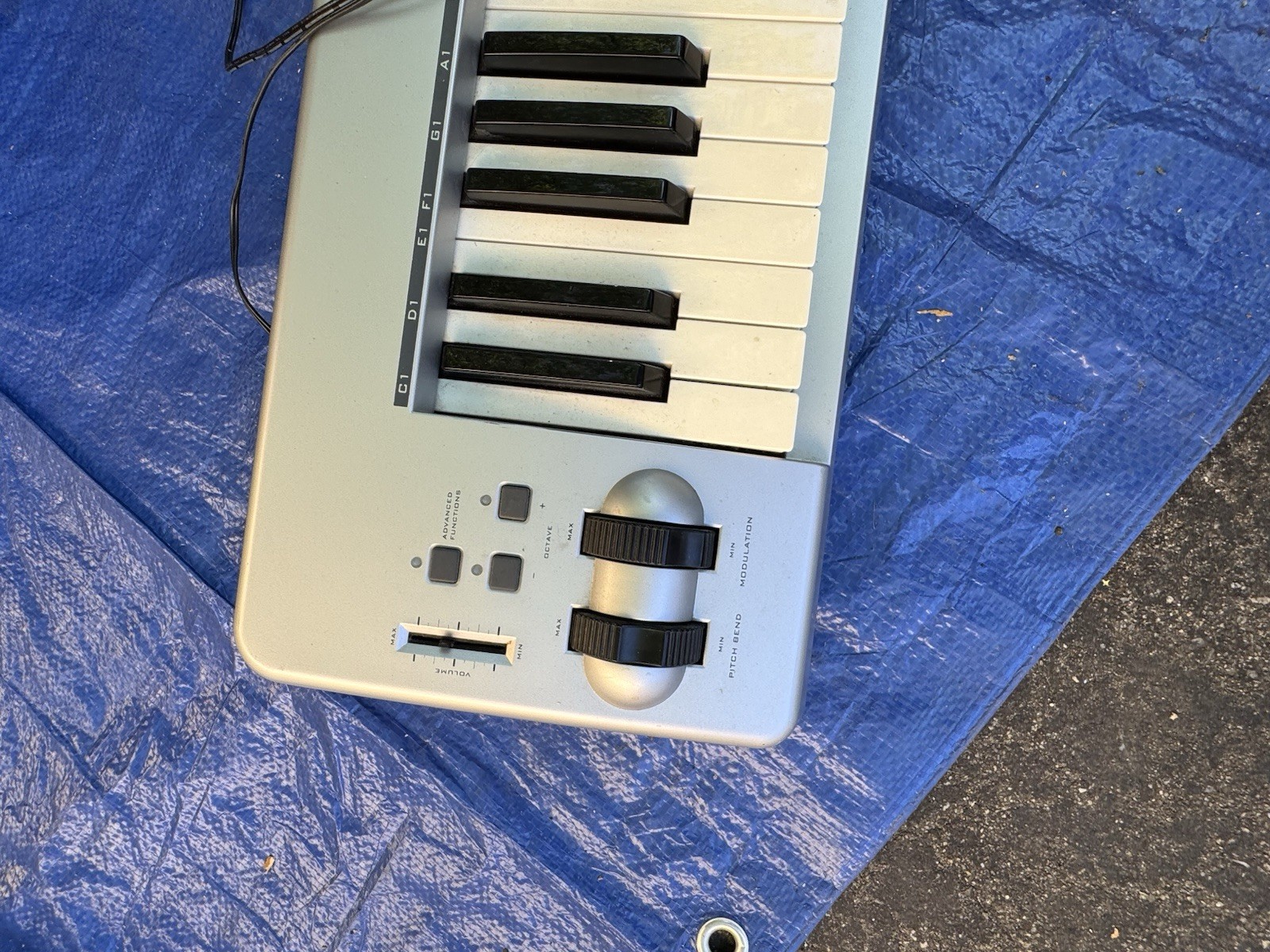M-Audio Keystation 61es 61-Key MIDI Keyboard Controller USB/MIDI Pitch/Mod