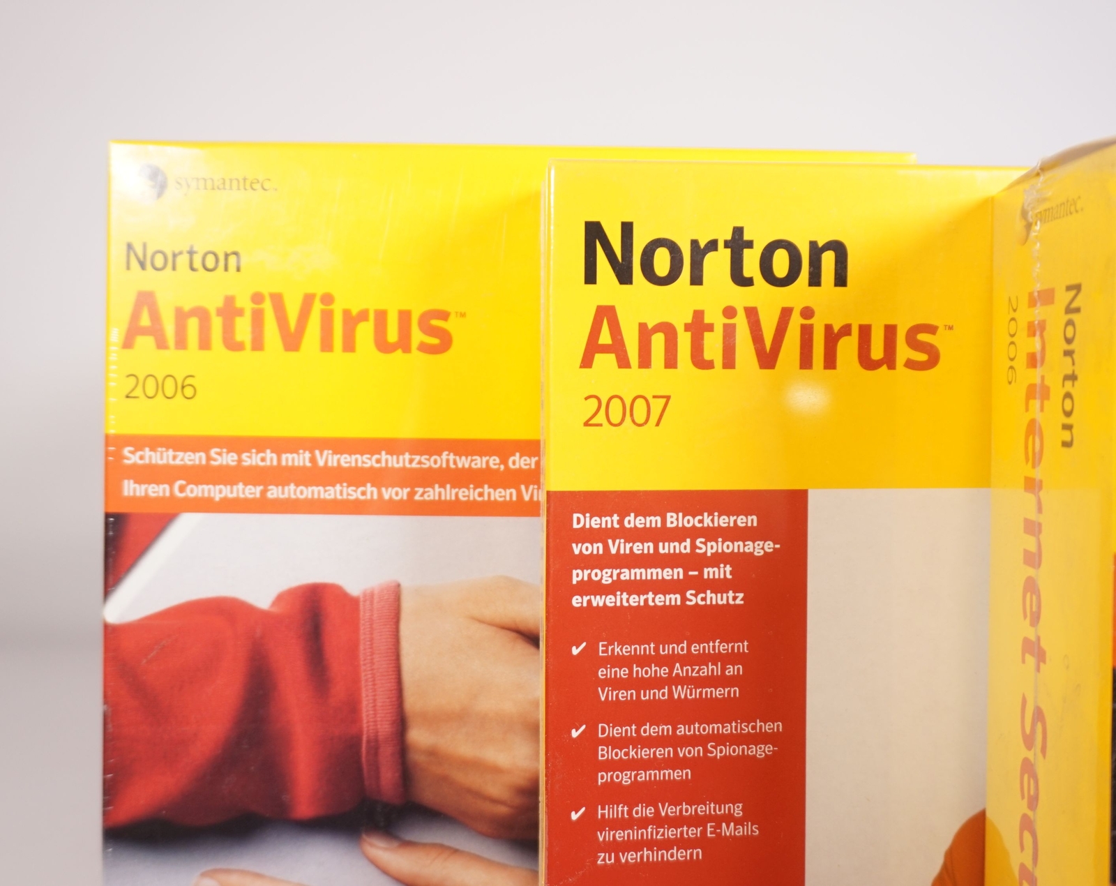 3pc Bundle Norton AntiVirus 2006 2007 Internet Security 2006 Special Edition