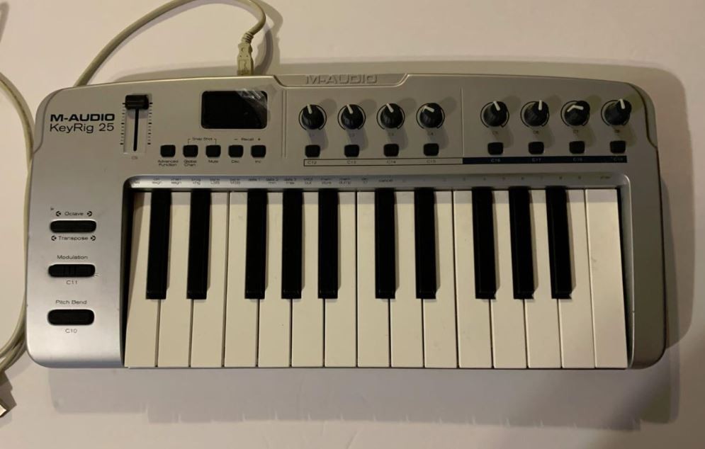 M-Audio KeyRig 25 25-Note USB Keyboard MIDI Controller and USB Cable