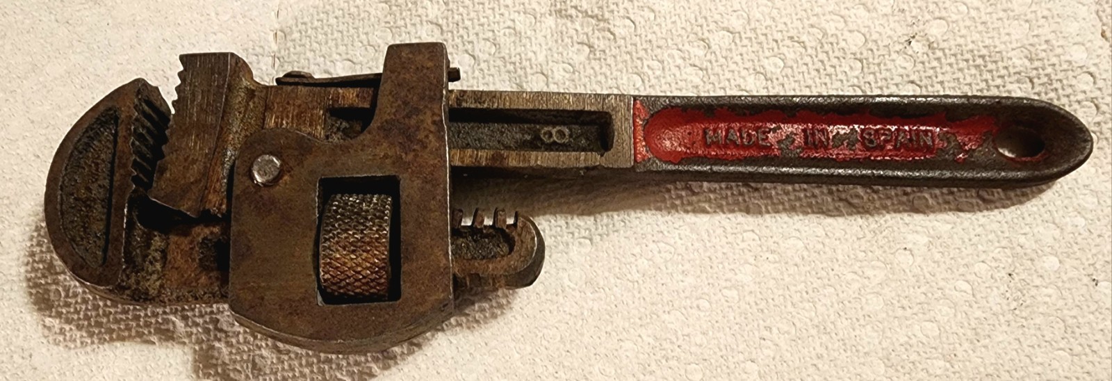 GUARANTEED Tool brand #8 Monkey Pipe Wrench Made In Spain Red Handle Vtg 6"
