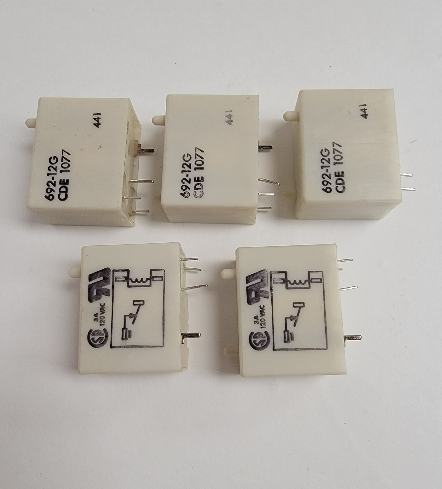 RELAY SOCKET 692-12G. CDE1077. 4 PIN. LOT OF 5.