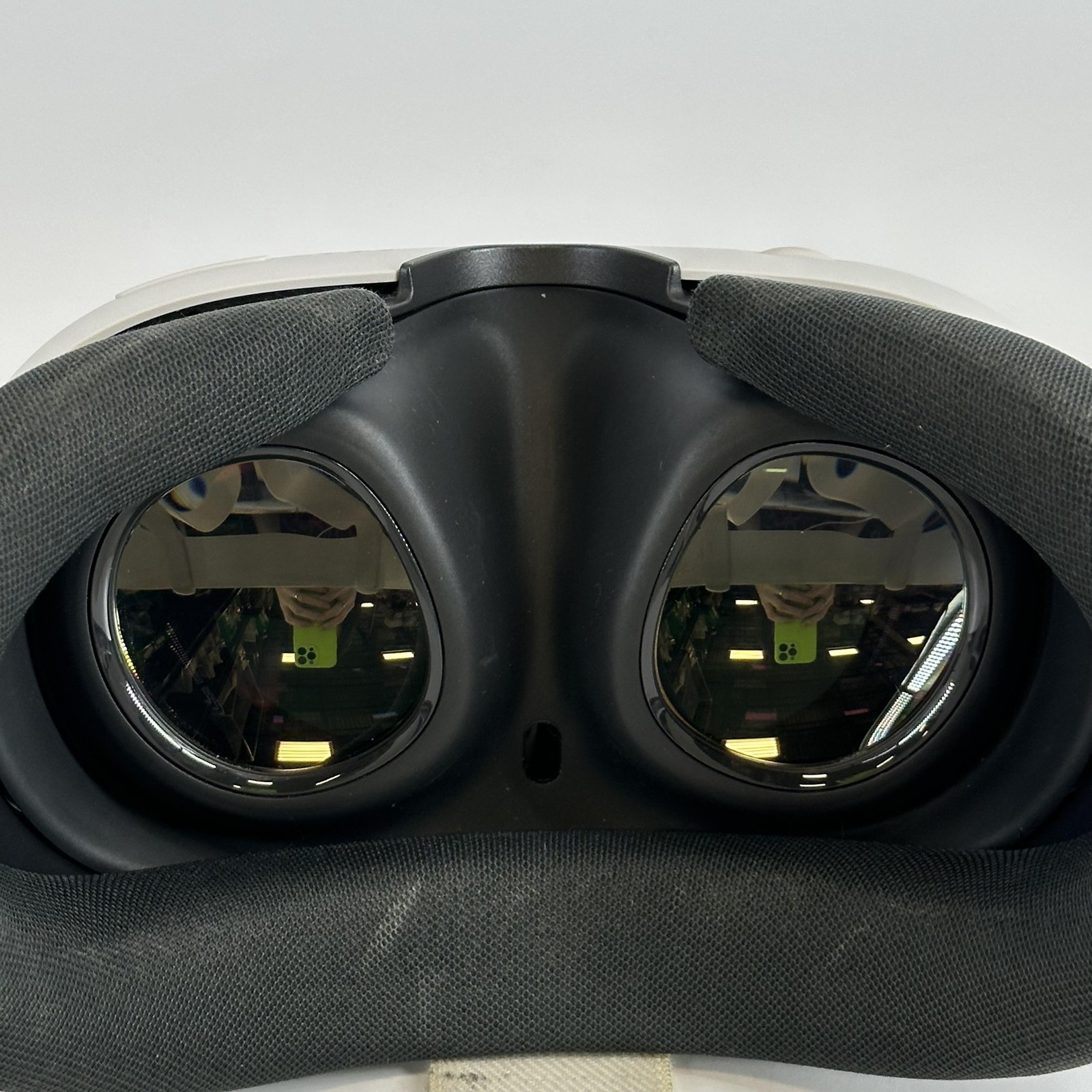 Meta Quest 3 VR Headset 128GB w/ Charger/Regular Strap - Good
