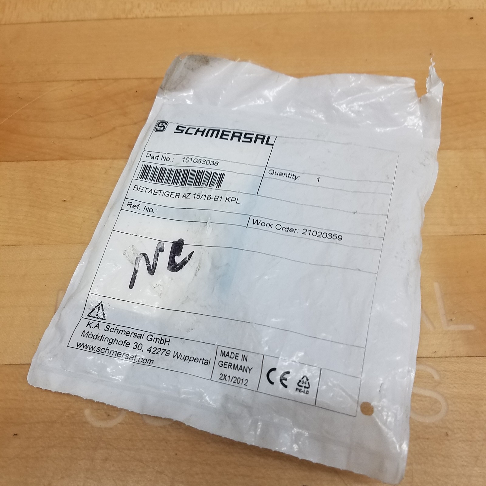 Schmersal 101083036 Actuator, AZ 15/16-B1 - NEW