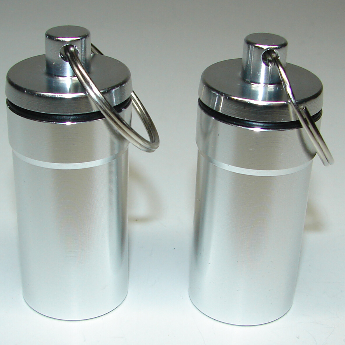 2 x Portable Medicine Bottle Holder Metal Pill Box Earplug Storage Small Box