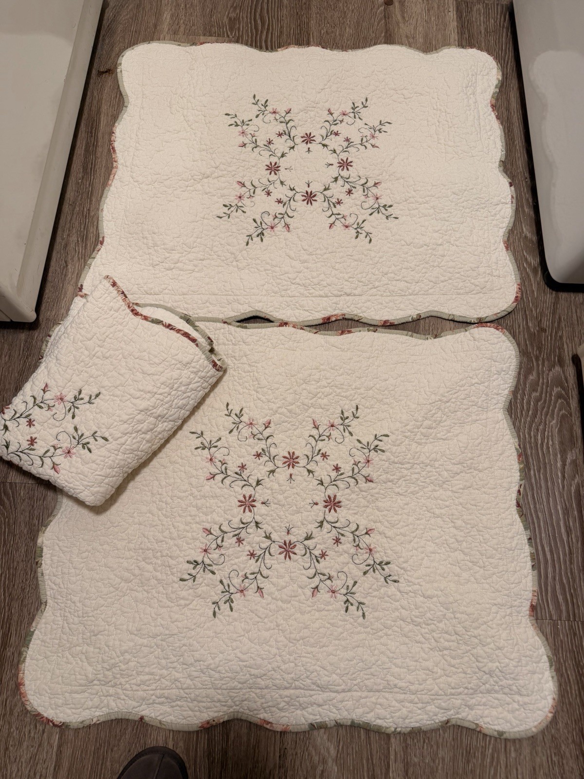 Lot Of 3 Quilted Cotton Fiber Pillow Shams Scalloped Edge Floral Cottage Cream