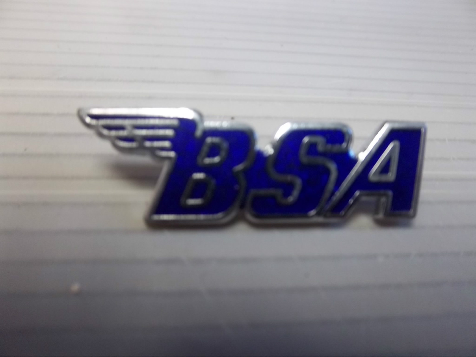 MOTORCYCLE PIN BADGE 'BSA' BLUE MOTORBIKE LAPEL BADGE - BG62