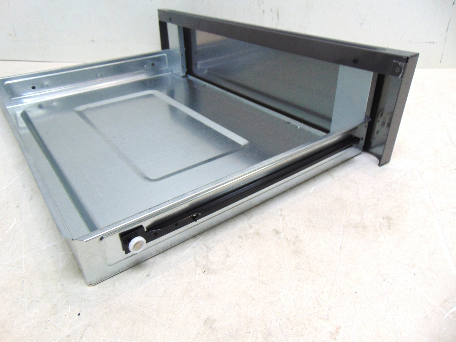 Frigidaire Gas Range GCRG3060BDB Drawer