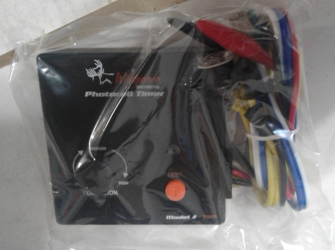 Wildgame Dusk/Dawn Feeder Kit 6 Volt open damaged box