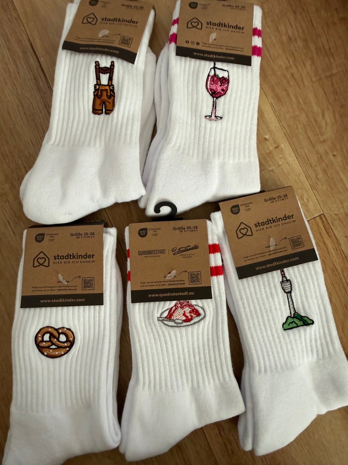 Stadtkinder white embroidery crew socks 35-38