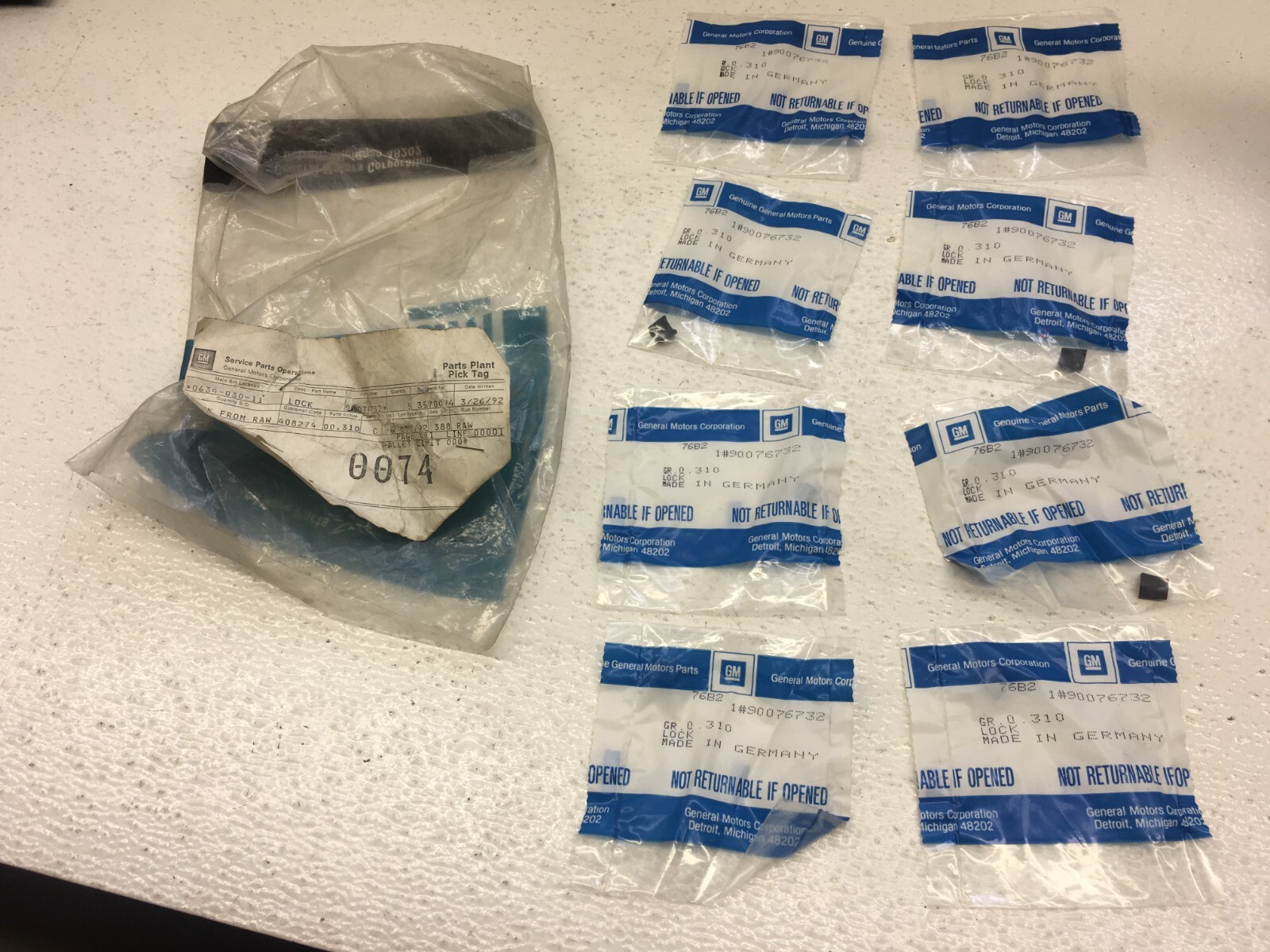 GM OEM Lot of 8 Engine Valve Spring Retainer Locks 90076732