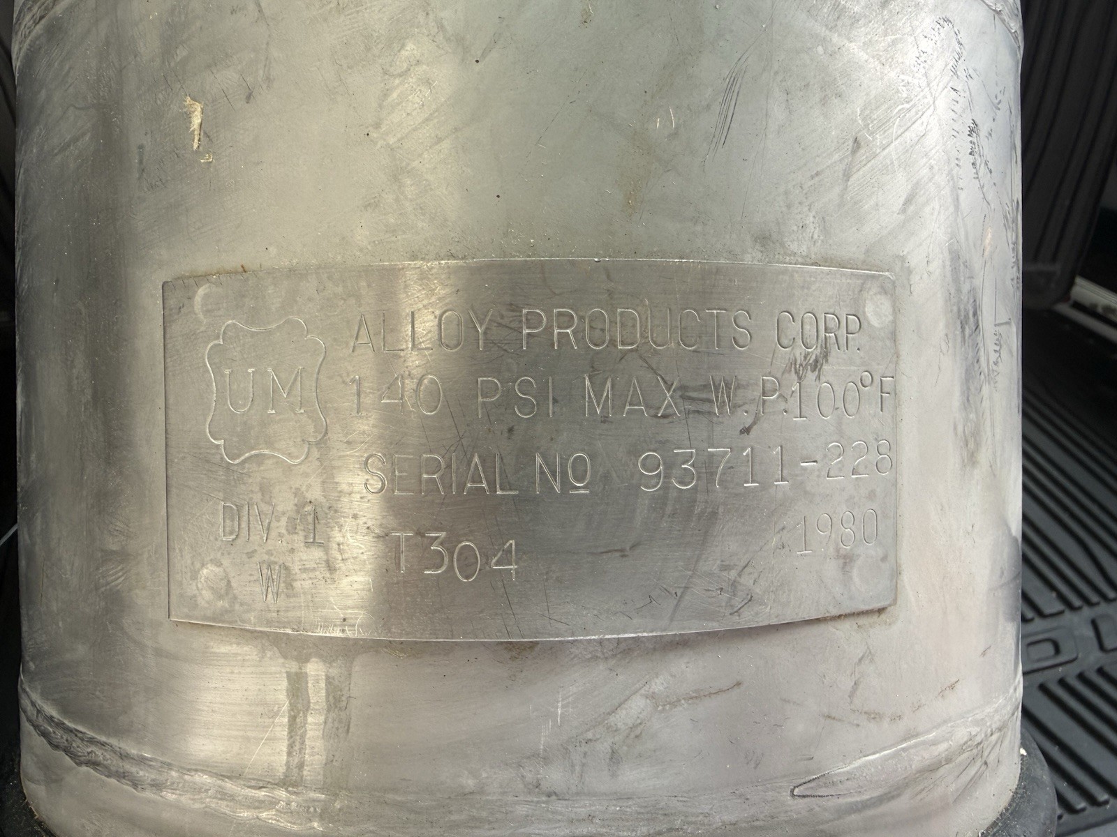 Alloy Products Corp T304 Stainless Steel Pressure Vessel 140 PSI MPN 93711-228