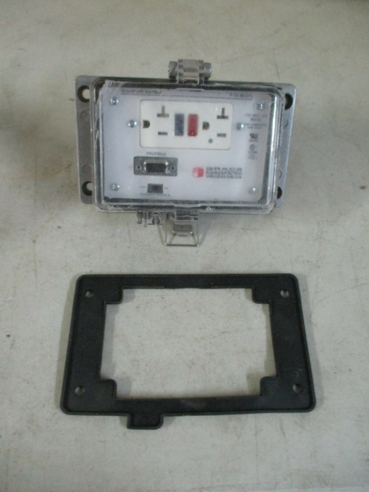GracePort Interface P-D3-M3RF0 Panel Interface Receptacle 120VAC FREE SHIPPING